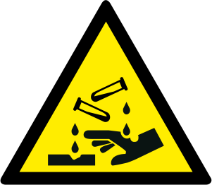 W023